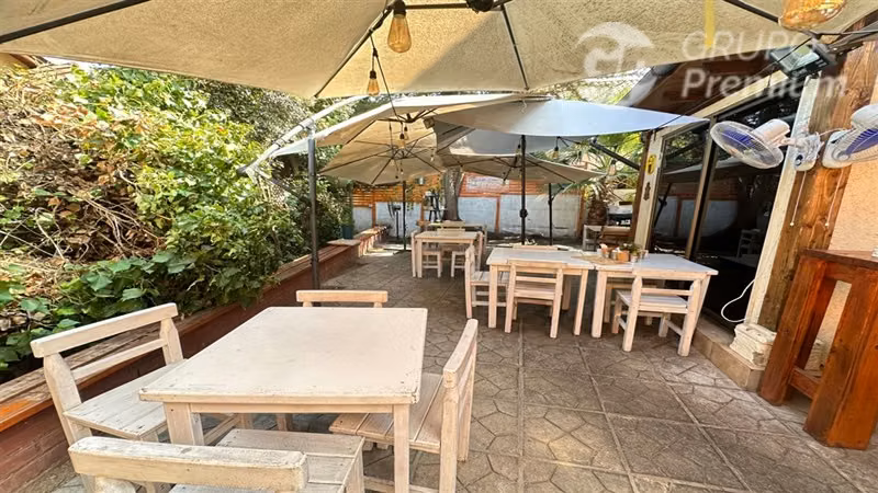LOCAL COMERCIAL CON RESTAURANTE OPERATIVO Y ALTA VISIBILIDAD