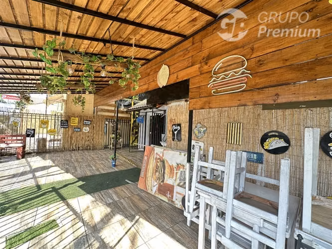 LOCAL COMERCIAL CON RESTAURANTE OPERATIVO Y ALTA VISIBILIDAD