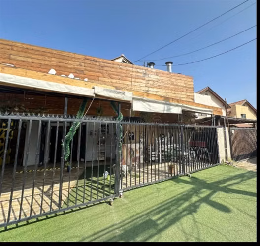 LOCAL COMERCIAL CON RESTAURANTE OPERATIVO Y ALTA VISIBILIDAD