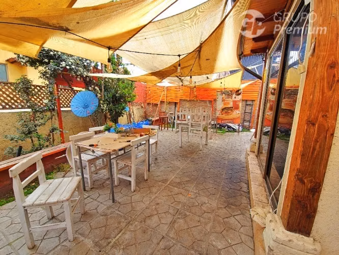 LOCAL COMERCIAL CON RESTAURANTE OPERATIVO Y ALTA VISIBILIDAD