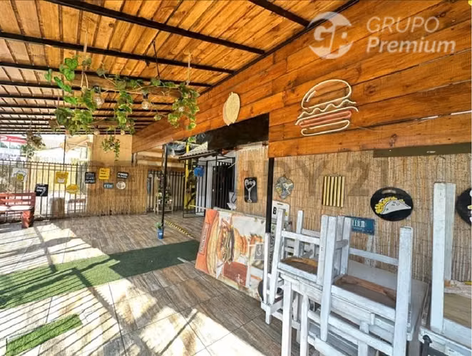LOCAL COMERCIAL CON RESTAURANTE OPERATIVO Y ALTA VISIBILIDAD