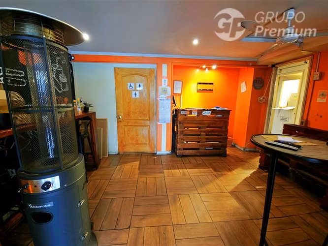 LOCAL COMERCIAL CON RESTAURANTE OPERATIVO Y ALTA VISIBILIDAD