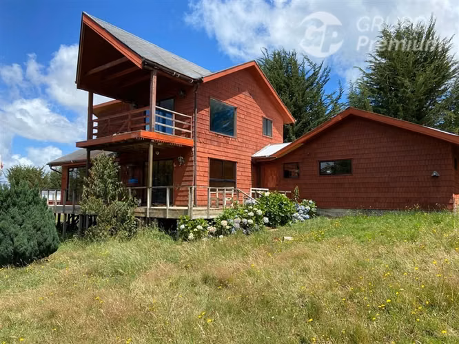 CASA EN VENTA IDEAL PARA TURISMO O VIVIENDA CHONCHI CHILOE