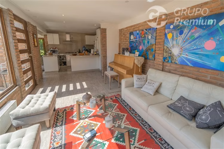 Parcela con piscina en venta Peñaflor 7.333mts2 en avenida