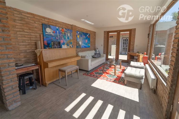 Parcela con piscina en venta Peñaflor 7.333mts2 en avenida