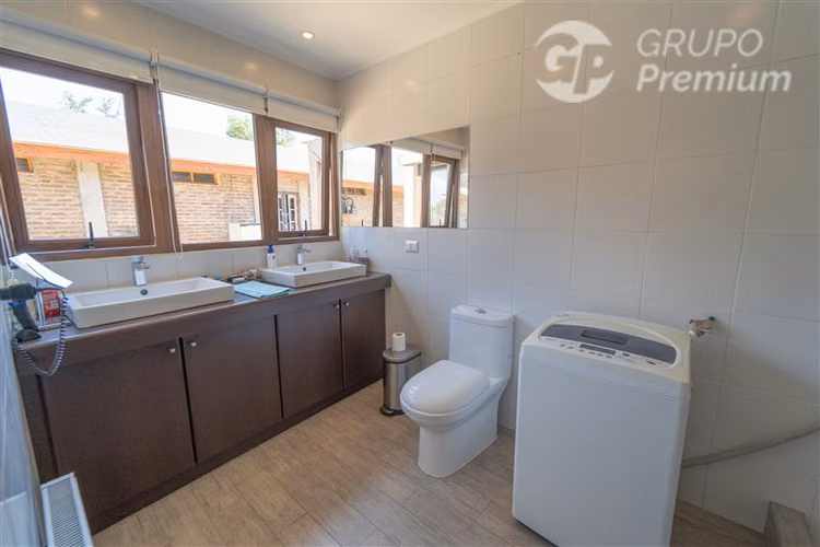 Parcela con piscina en venta Peñaflor 7.333mts2 en avenida