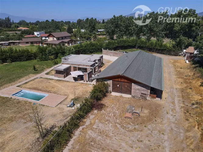 Parcela con piscina en venta Peñaflor 7.333mts2 en avenida