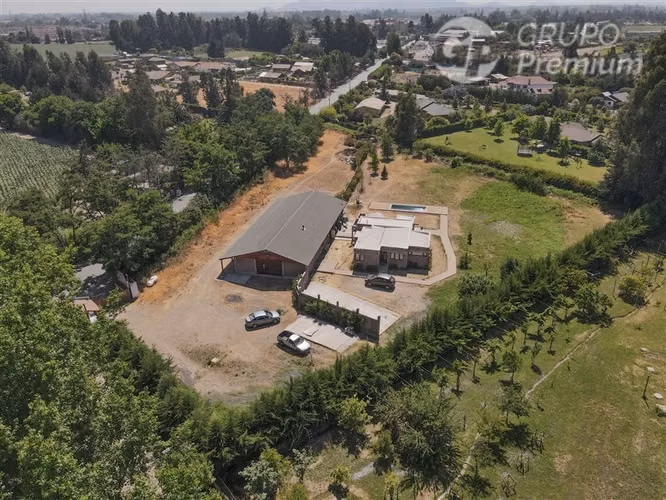 Parcela con piscina en venta Peñaflor 7.333mts2 en avenida