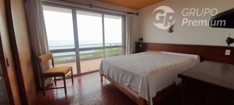 Excelente Propiedad con 3 casas independientes en El Quisco