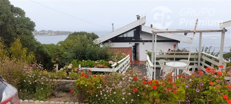 Excelente Propiedad con 3 casas independientes en El Quisco