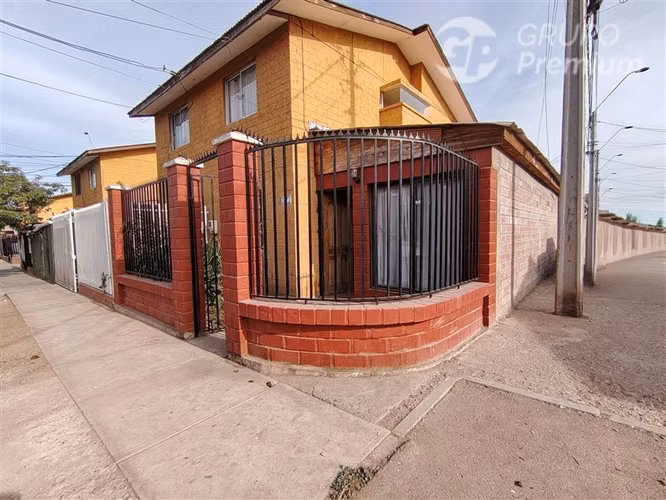 CASA ESQUINERA AMPLIADA Y APTA PARA SUBSIDIO.