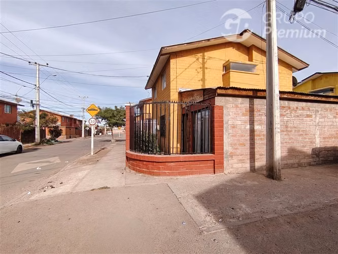 CASA ESQUINERA AMPLIADA Y APTA PARA SUBSIDIO. - Imagen 18