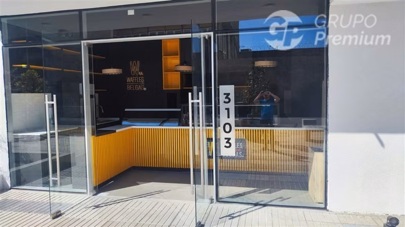 Vende derecho a llave de local a pasos del metro Hospitales