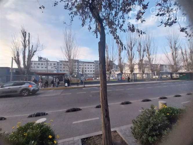 Vende derecho a llave de local a pasos del metro Hospitales