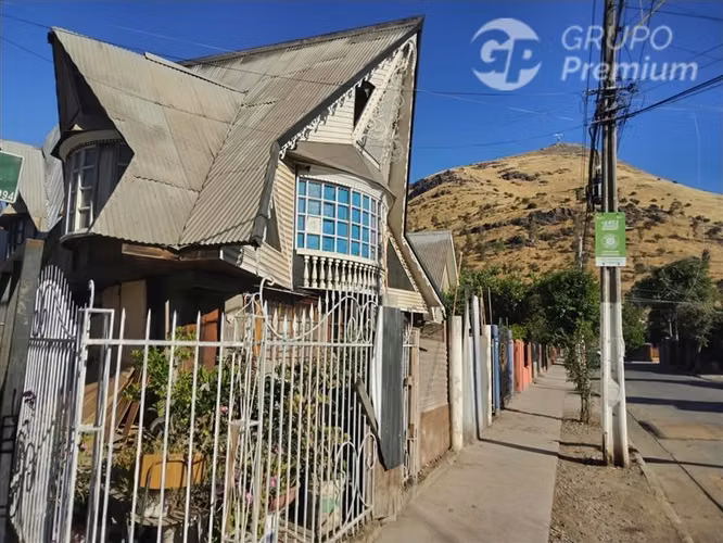 Casa en venta de 6 dorm. en Renca 142 m2 construido