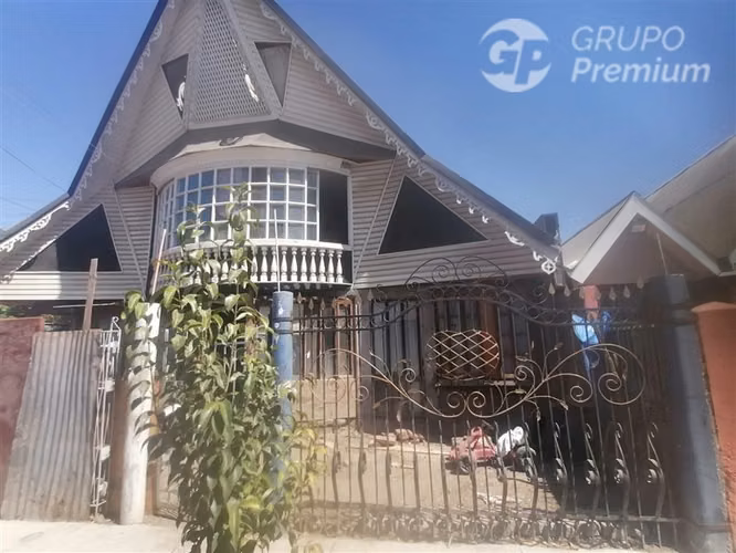 Casa en venta de 6 dorm. en Renca 142 m2 construido