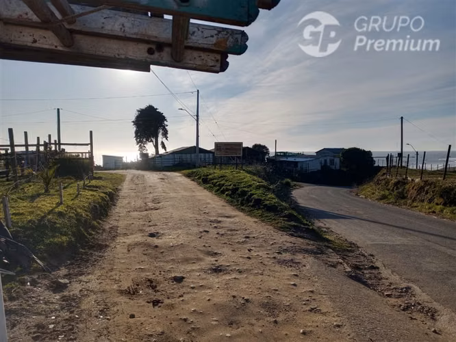 Amplia casa de 2 pisos en Venta, Sector Costero de Loanco