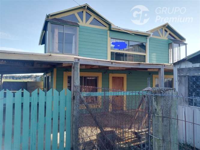 Amplia casa de 2 pisos en Venta, Sector Costero de Loanco