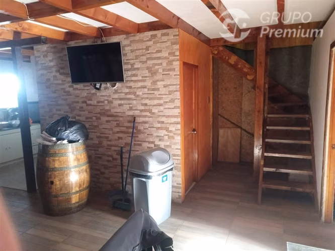 Amplia casa de 2 pisos en Venta, Sector Costero de Loanco