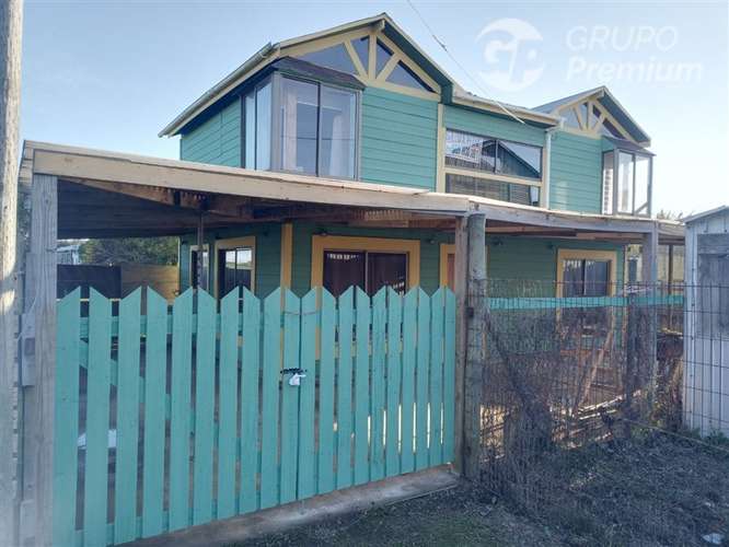 Amplia casa de 2 pisos en Venta, Sector Costero de Loanco