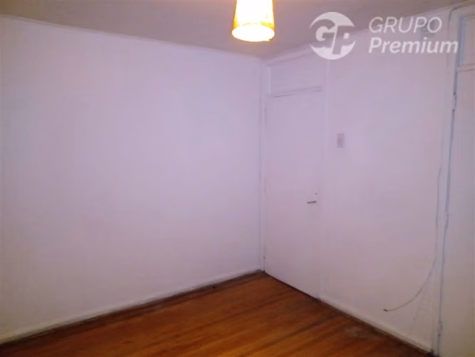 Casa en venta aislada de 4 dorm. en Macul