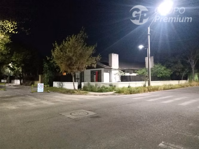 Casa en venta aislada de 4 dorm. en Macul