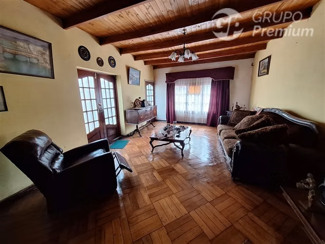 Casa en venta de 6 dorm 4 baños 1 estac en Conchalí,