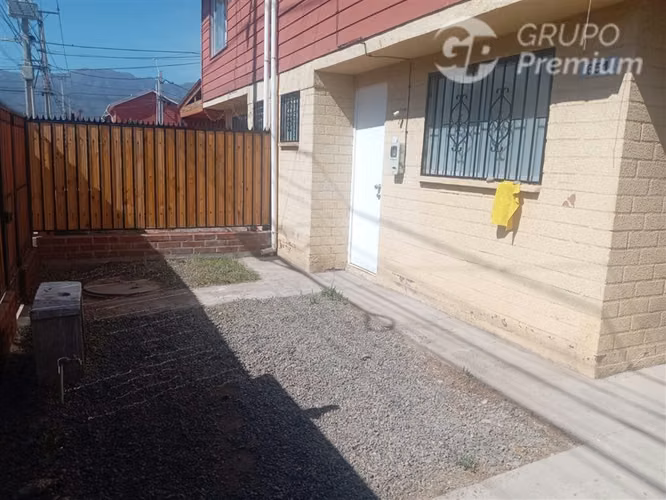 Casa de 2 Pisos en venta de 3 dorm.2 baños en Quillota