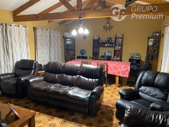 Casa de 140m2 en venta de 4 dorm. en Las Cabritas Calera