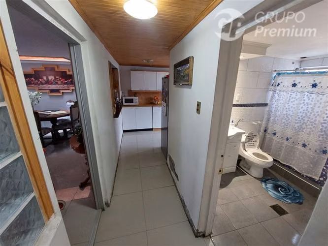 Casa de 2 pisos en venta de 4 dorm 2 baños en Calera