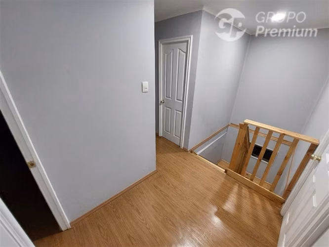 Casa de 2 pisos en venta de 4 dorm 2 baños en Calera