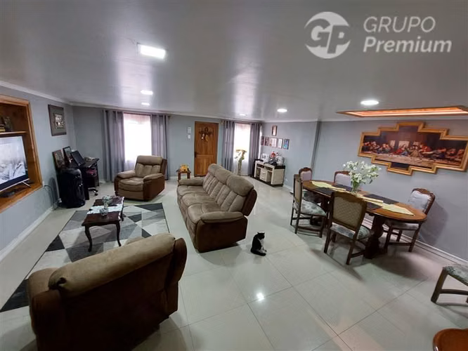 Casa de 2 pisos en venta de 4 dorm 2 baños en Calera
