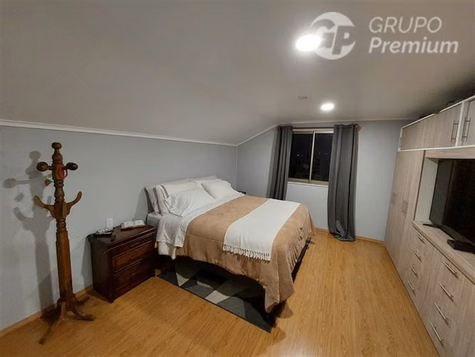 Casa de 2 pisos en venta de 4 dorm 2 baños en Calera