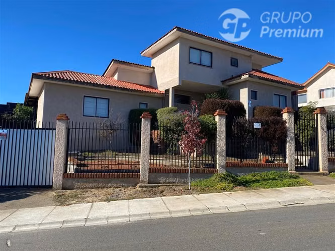 Espectacular Casa con piscina en venta en Quilpué