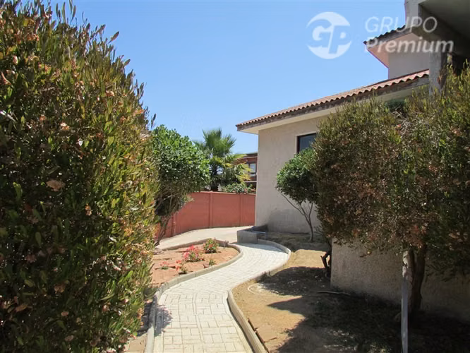 Espectacular Casa con piscina en venta en Quilpué