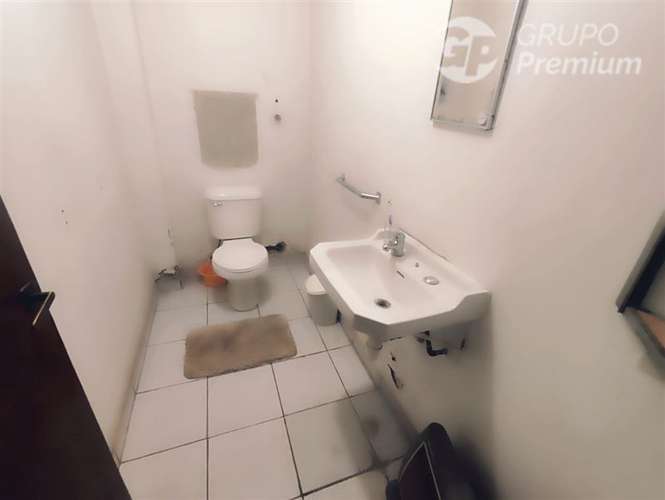 Amplia Propiedad con Potencial Comercial - Imagen 10