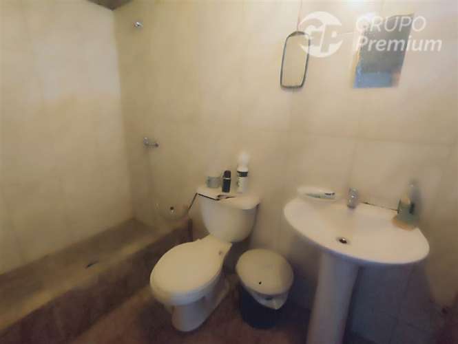 Amplia Propiedad con Potencial Comercial - Imagen 12
