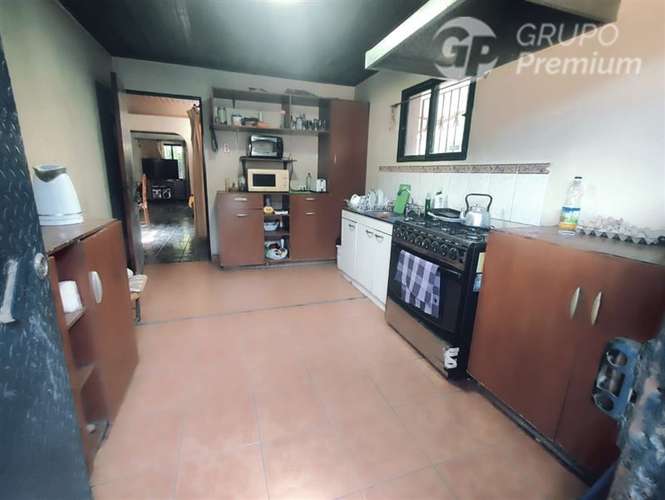 Amplia Propiedad con Potencial Comercial - Imagen 4