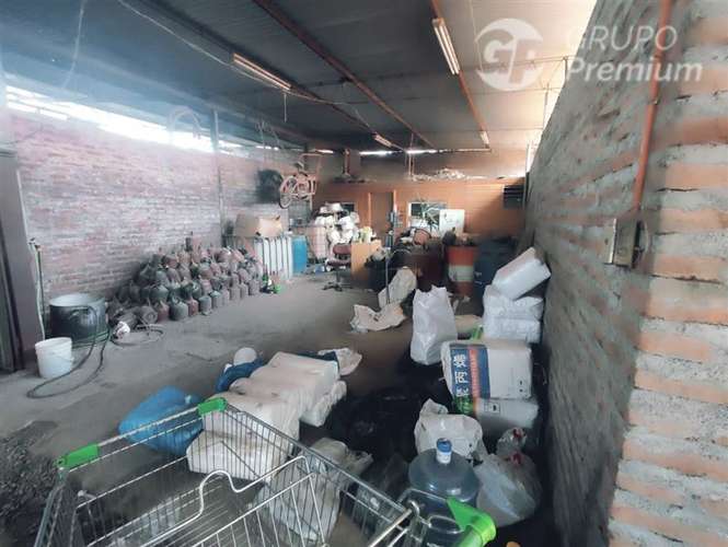 Amplia Propiedad con Potencial Comercial - Imagen 28