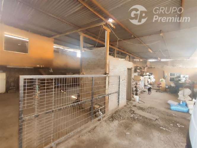 Amplia Propiedad con Potencial Comercial - Imagen 13