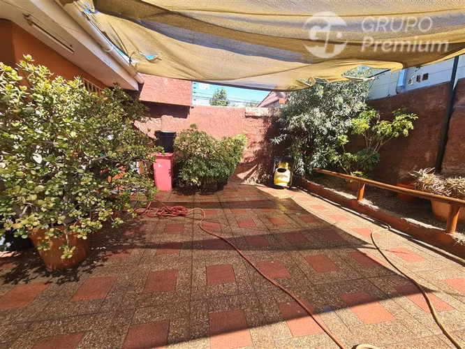 Casa en venta en La Cisterna uso habitacional u oficinas