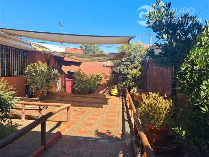 Casa en venta en La Cisterna uso habitacional u oficinas