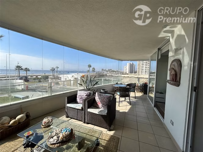 Venta excelente departamento frente a la playa 3D-2B