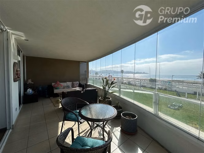 Venta excelente departamento frente a la playa 3D-2B
