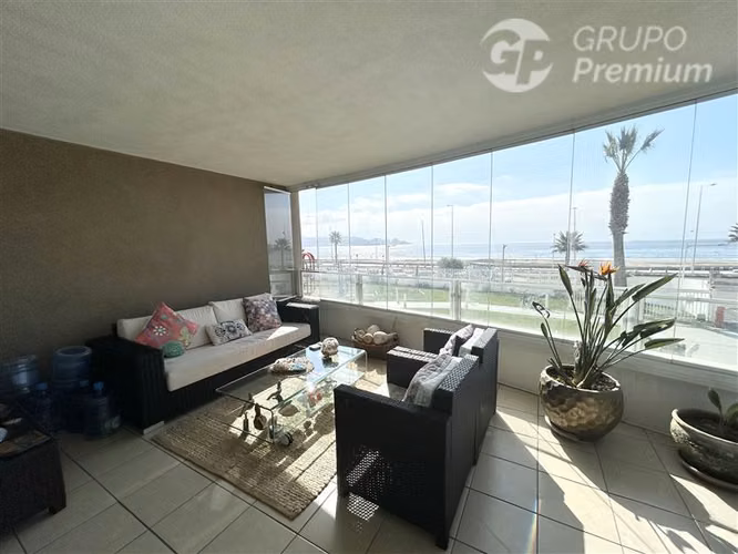 Venta excelente departamento frente a la playa 3D-2B