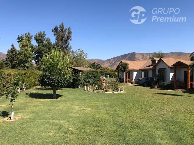Parcela en venta Peñaflor con 2 casas piscina quincho 5D 4B