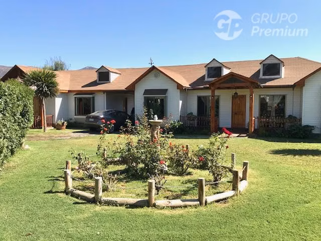 Parcela en venta Peñaflor con 2 casas piscina quincho 5D 4B