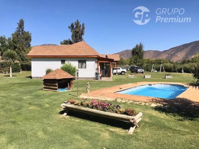 Parcela en venta Peñaflor con 2 casas piscina quincho 5D 4B