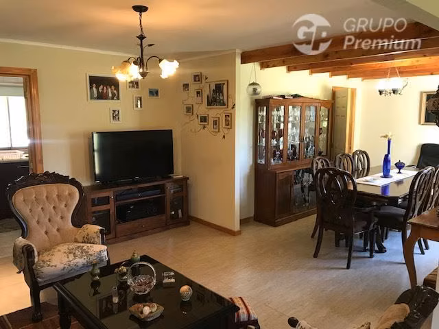 Parcela en venta Peñaflor con 2 casas piscina quincho 5D 4B
