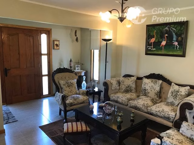 Parcela en venta Peñaflor con 2 casas piscina quincho 5D 4B